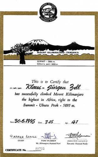 Summit-Certificat fr die Kilimanjaro-Besteigung via Marangu Route<br>mit dem Gipfel der Besteigung bis zum Uhuru Peak [5.895m a.s.l.] am 30.06.1995.<br><b>Das Alter dieser Gipfelurkunde betrgt somit 29 Jahre!</b>