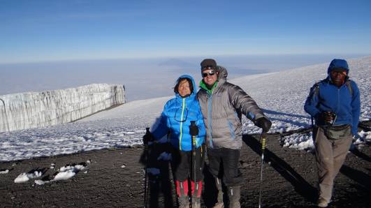 Mit Rebmann-Gletscher und Mount Meru