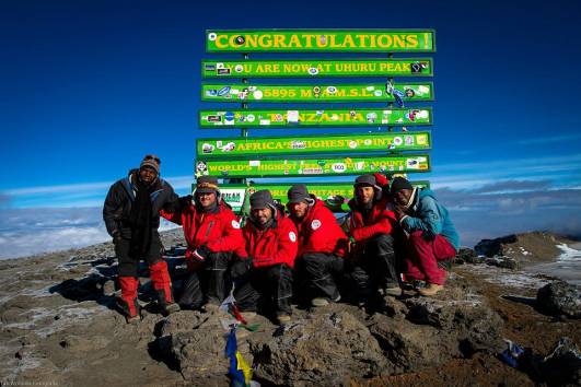 Team Kipepeo am Uhuru Peak