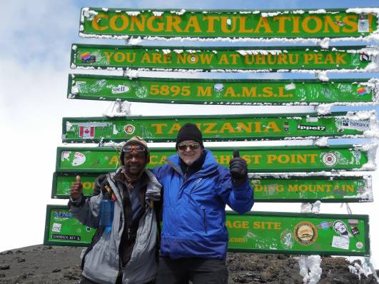 Mit Guide Joachim am Uhuru-Peak