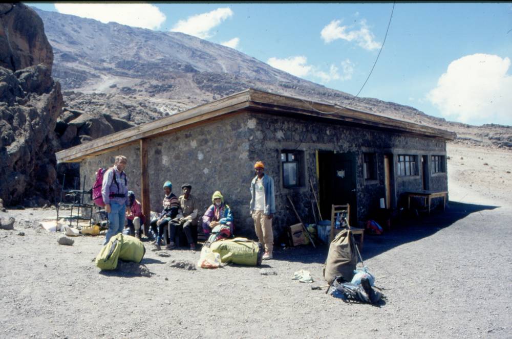 26.02.1997 - An der Kibo-Hütte (Nebengebäude).
