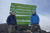 Mein Bruder und ich am Uhuru Peak