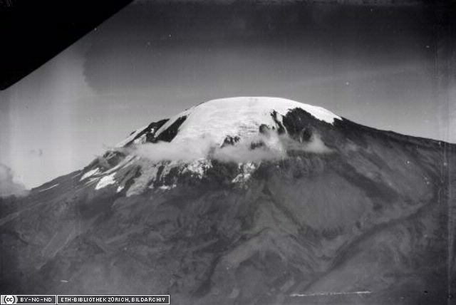 Die Gletscher am Mount Kilimanjaro im Jahr 1930 - von Walter MittelholzerDas Südliche Eisfeld