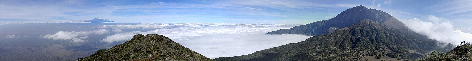 Mt. Meru und Mt. Kilimanjaro vom Little Meru aus