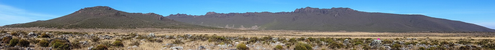 Das Shira Platau 2013.Mit dem zentralem Platzkegel - hier als dominante Erhebung auf dem Shira Plateau zu sehen.