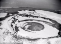 ETHBIB Bildarchiv LBS MH02-07-0119 262508 Blick ins Kraterloch des Kibo aus 6500 m Höhe.jpg