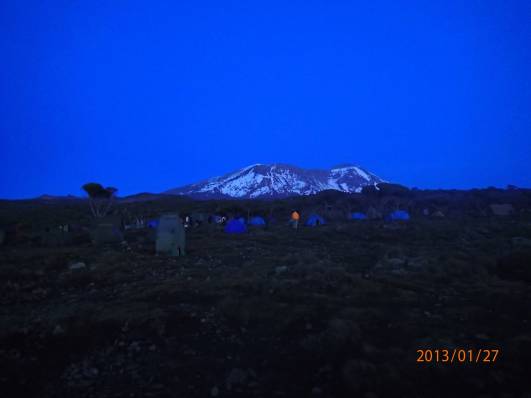 Shira Camp mit Kili - Einbruch der Nacht
