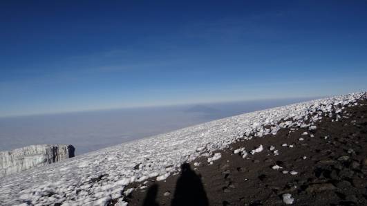 Mount Meru aus der Wolkendecke