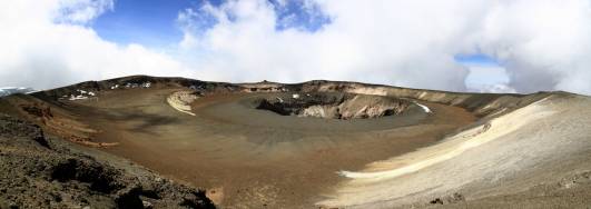 Reusch-Crater mit Schwefelaustritt