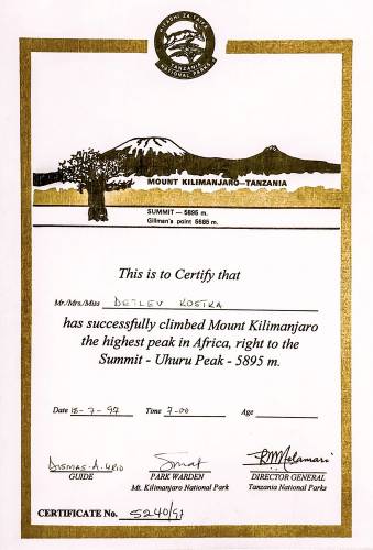 Summit-Certificat fr die Kilimanjaro-Besteigung via Marangu Route<br>mit dem Gipfel der Besteigung bis zum Uhuru Peak [5.895m a.s.l.] am 17.07.1997.<br><b>Das Alter dieser Gipfelurkunde betrgt somit 27 Jahre!</b>