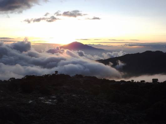 Sonnenuntergang hinterm Mt. Meru