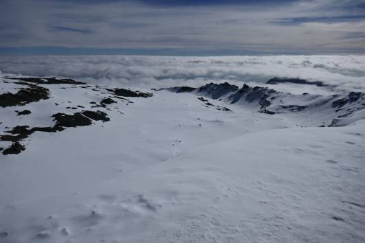 Am Gipfel - Kibo-Caldera im Schnee