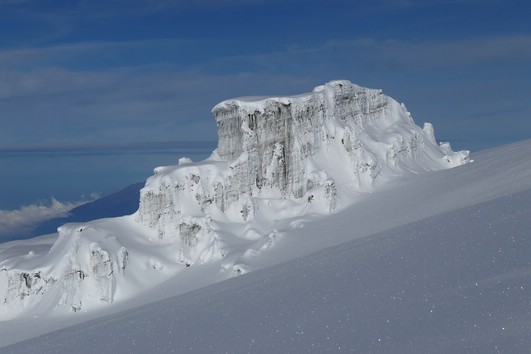 Schneelandschaft am Gipfel