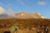 <small><b>Bilder von der Lemosho Route aus dem Kilimanjaro-Gipfelbuch-Eintrag-Nr.: 306</b><br>Eintrag-Titel : Kibo-Besteigung via Northern Circuit von Sandra Frers vom 2013-09-21 18:36:29<br><b>Bild-Beschreibung : Blick auf dem Kibo vom Shira Camp 2</b></small>