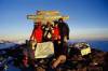 <small><b>Bilder von der Machame Route aus dem Kilimanjaro-Gipfelbuch-Eintrag-Nr.: 75</b><br>Eintrag-Titel : 2 Gipfelsiege 2001 / 2004 von Hermann Klages vom 2004-02-17 10:00:00<br><b>Bild-Beschreibung : Uhuru Peak am 07.02.2004</b></small>