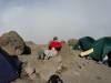 <small><b>Bilder von der Machame Route aus dem Kilimanjaro-Gipfelbuch-Eintrag-Nr.: 200</b><br>Eintrag-Titel : Geburtstagsgeschenk von Gottfried Bachinger vom 2010-04-19 17:20:54<br><b>Bild-Beschreibung : Rast im Barafu Camp</b></small>