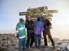 <small><b>Bilder von der Machame Route aus dem Kilimanjaro-Gipfelbuch-Eintrag-Nr.: 131</b><br>Eintrag-Titel : Gipfelsieg bei Schneesturm von G.Schiffer - S.Hahn vom 2005-08-05 07:09:00<br><b>Bild-Beschreibung : Uhuru Peak am 24.07.2005</b></small>