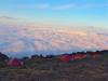 <small><b>Bilder von der Machame Route aus dem Kilimanjaro-Gipfelbuch-Eintrag-Nr.: 347</b><br>Eintrag-Titel : Meine Kibo-Besteigung  2014 von Thomas Grundner vom 2014-10-05 01:13:24<br><b>Bild-Beschreibung : Karanga - Blick auf das Wolkenmeer</b></small>