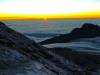 <small><b>Bilder von der Machame Route aus dem Kilimanjaro-Gipfelbuch-Eintrag-Nr.: 347</b><br>Eintrag-Titel : Meine Kibo-Besteigung  2014 von Thomas Grundner vom 2014-10-05 01:13:24<br><b>Bild-Beschreibung : Sonnenaufgang über dem Mawenzi</b></small>