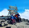 <small><b>Bilder von der Umbwe Route aus dem Kilimanjaro-Gipfelbuch-Eintrag-Nr.: 400</b><br>Eintrag-Titel : Umbwe via Western Breach in Familie von Sven Kiessling vom 2019-08-06 11:49:35<br><b>Bild-Beschreibung : Uhuru Peak am 01.08.2019</b></small>