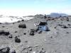 <small><b>Bilder von der Lemosho Route aus dem Kilimanjaro-Gipfelbuch-Eintrag-Nr.: 300</b><br>Eintrag-Titel : Unvergesslich : Auf dem Dach Afrikas von Carola vom 2013-09-13 01:19:16<br><b>Bild-Beschreibung : Gipfelkiste am Uhuru</b></small>