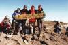 <small><b>Bilder von der Marangu Route aus dem Kilimanjaro-Gipfelbuch-Eintrag-Nr.: 2</b><br>Eintrag-Titel : White X-mas in Africa! von Harry Kikstra vom 2000-02-24 18:00:00<br><b>Bild-Beschreibung : Uhuru Peak am 25.12.1998</b></small>