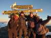 <small><b>Bilder von der Machame Route aus dem Kilimanjaro-Gipfelbuch-Eintrag-Nr.: 196</b><br>Eintrag-Titel : Kili-Tour Feb. / März 2010 von Stephan von Köller vom 2010-03-16 22:35:01<br><b>Bild-Beschreibung : Ernest, ich, Chrissi + David am Gipfel!</b></small>