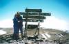 <small><b>Bilder von der Machame Route aus dem Kilimanjaro-Gipfelbuch-Eintrag-Nr.: 61</b><br>Eintrag-Titel : Durchsteigung des Great Western Breach von Klaus und Petra Pumple vom 2003-10-12 11:42:00<br><b>Bild-Beschreibung : Uhuru Peak am 01.09.2003</b></small>