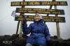<small><b>Bilder von der Historische Aufstiege aus dem Kilimanjaro-Gipfelbuch-Eintrag-Nr.: 369</b><br>Eintrag-Titel : Mit 86 Jahren am Uhuru Peak von Angela Vorobyova vom 2015-11-12 12:31:27<br><b>Bild-Beschreibung : Uhuru Peak am 29.10.2015</b></small>
