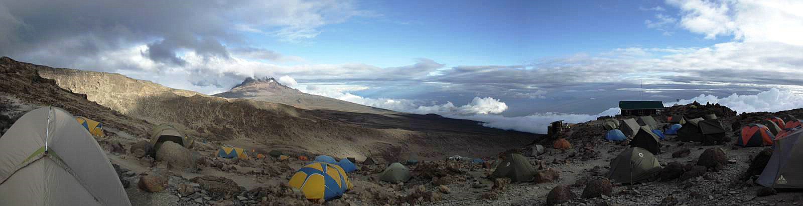 Im Barafu Camp (4.617 m.a.S.L.) mit Blick nach Osten zum Mawenzi - Januar 2013