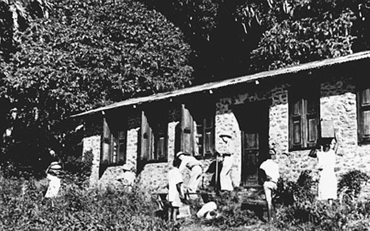 1945 - Die Bismarck-Hütte an der heutigen Marangu-Route