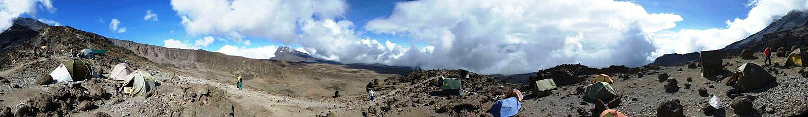 Im Barafu Camp (4.617 m.a.S.L.) mit Blick von Ost über Süd nach West - Januar 2013 - © Christian