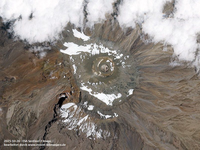 Datei:2025 10 26 Snowy Kibo ESA Sentinel-2-Image 800px.jpg