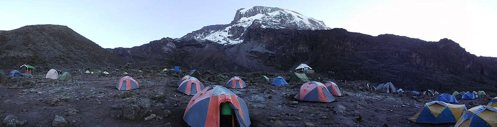 Im Barranco Camp (3.926 m.a.S.L.) mit Blick nach Norden zum Kibo - Januar 2013