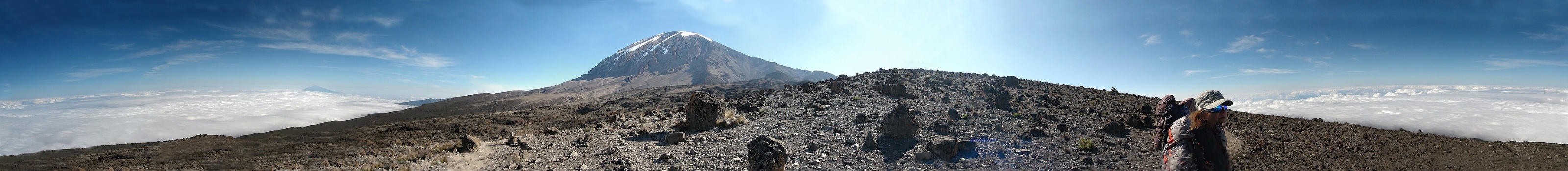Auf der Mweka-Abstieg-Route (3.900 m.a.S.L.) mit Blick nach Nord-West zum Kibo - Juni 2014 - © Jens Teichmann [1]