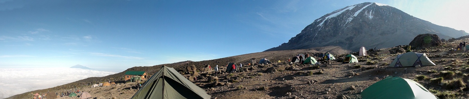 Im Karanga Camp (3.925 m.a.S.L.) mit Blick nach Nord-West zum Kibo - Juni 2014 - © Jens Teichmann [1]