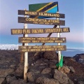 2018 09 30 Uhuru Peak Gipfelschild.jpg